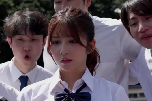 SONE-619 Nữ sinh Nhật Bản bị bạn hãm hại